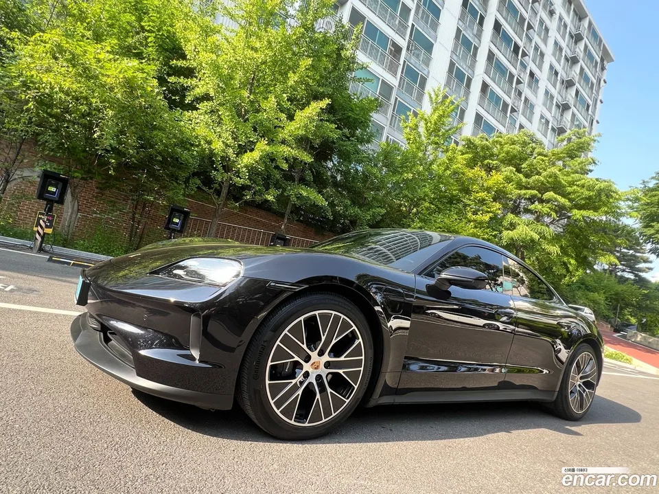 Porsche Taycan 2024 — миниатюра 3