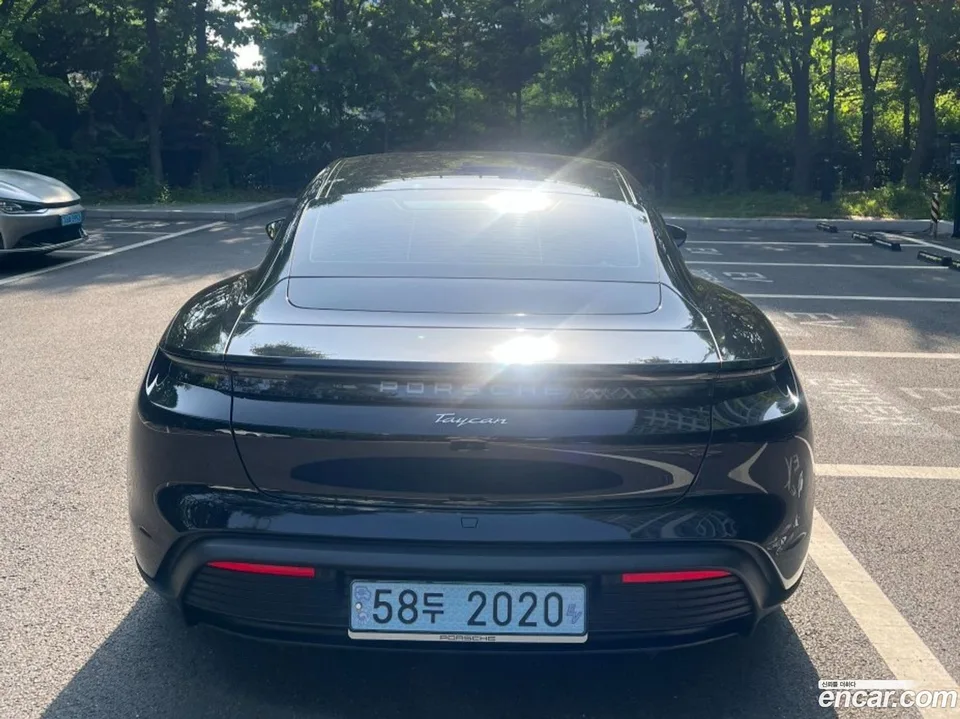 Porsche Taycan 2024 — миниатюра 4