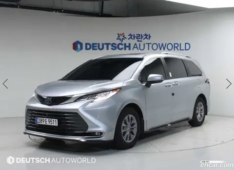 Toyota Sienna 2024 buy in Moscow