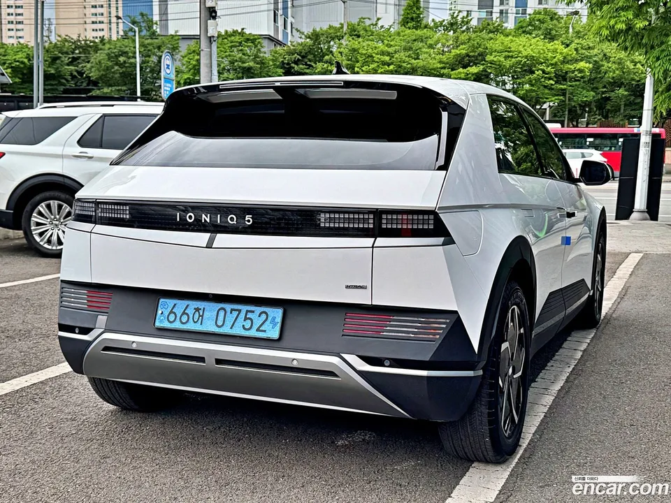 Hyundai Ioniq 5 AWD 2023 — миниатюра 3