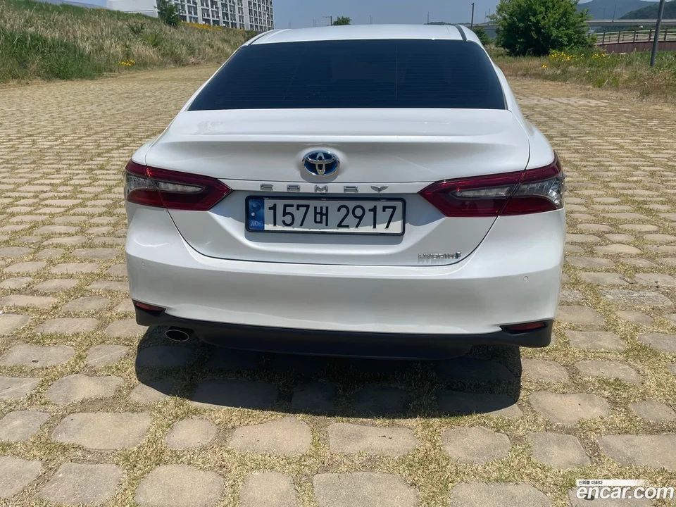 Toyota Camry 2.5 XLE 2024 — миниатюра 3
