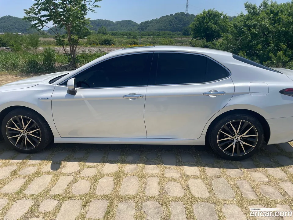 Toyota Camry 2.5 XLE 2024 — миниатюра 4