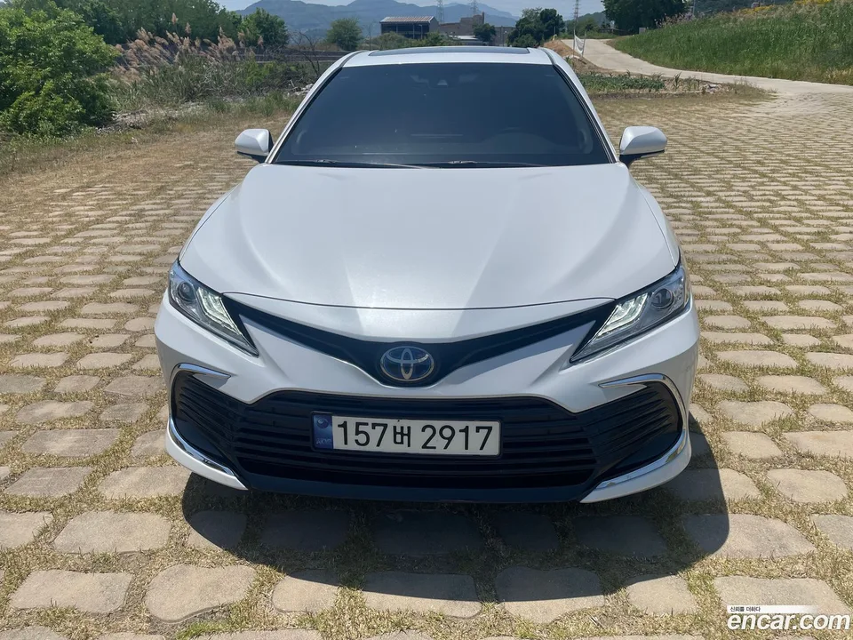 Toyota Camry 2.5 XLE 2024 — фото 1, купить с доставкой в Москву