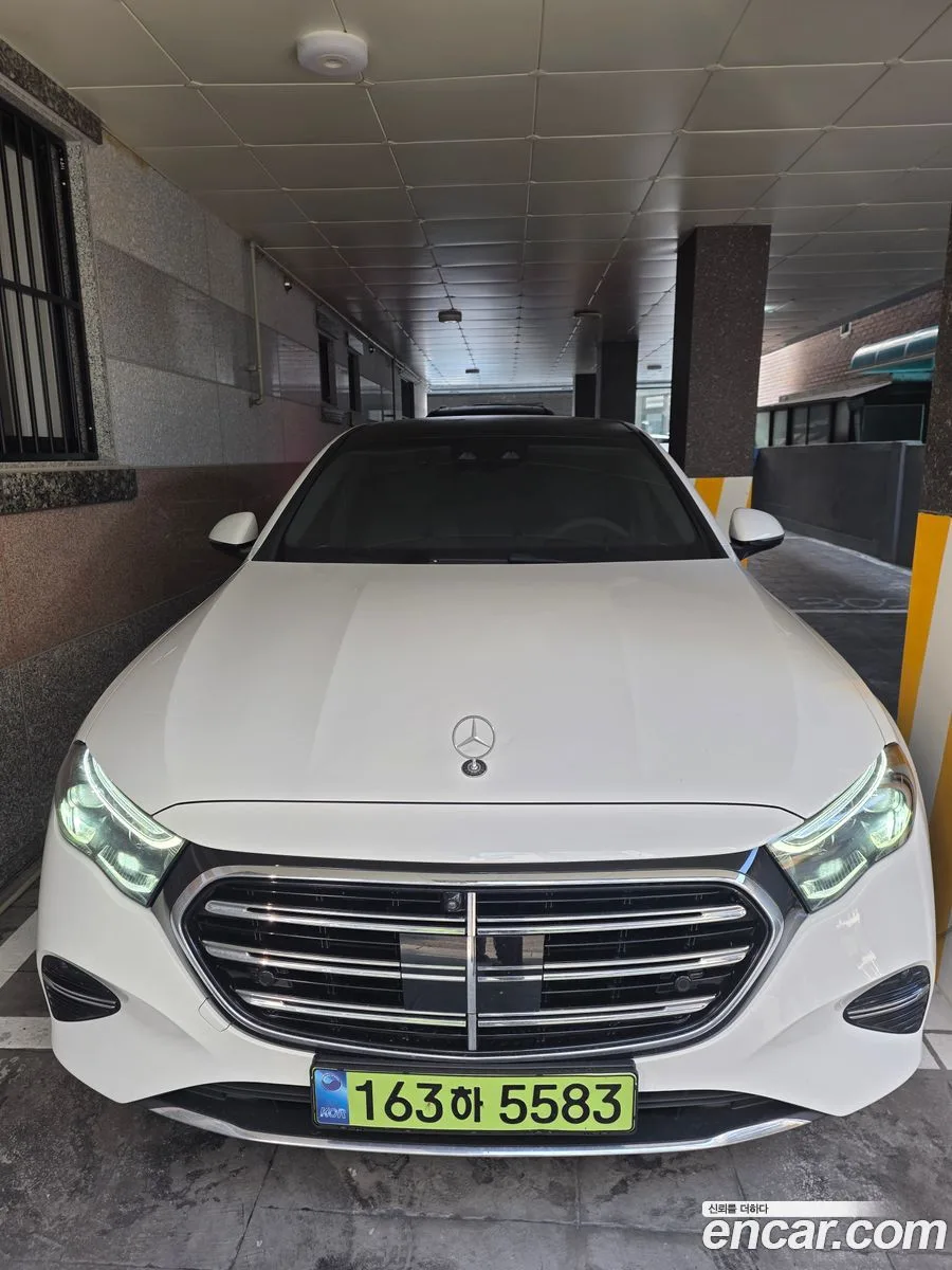 Mercedes-Benz E-Class E300 4MATIC 2025 — миниатюра 3