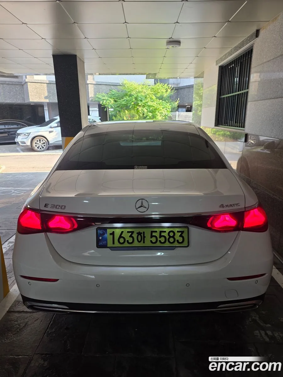 Mercedes-Benz E-Class E300 4MATIC 2025 — миниатюра 4
