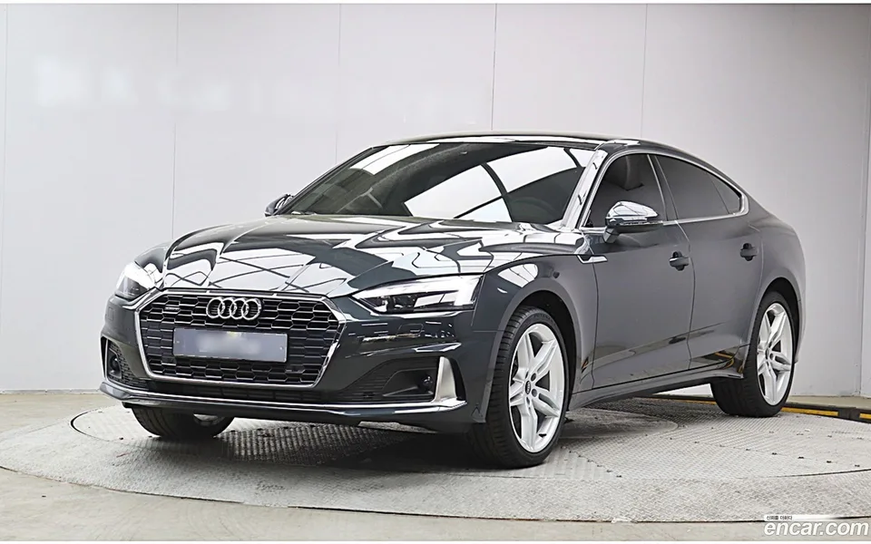 Audi A5 40 TFSI 2024 — фото 1, купить с доставкой в Москву