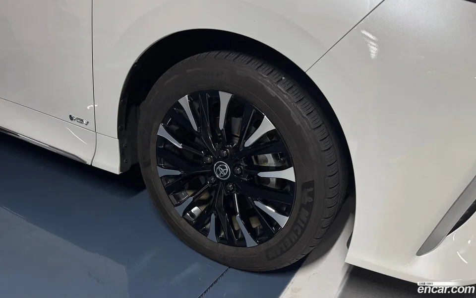 Toyota Alphard 2.5 HEV AWD 2025 — миниатюра 2