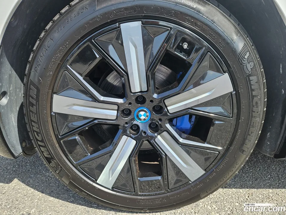 BMW iX xDrive50 2023 — миниатюра 5