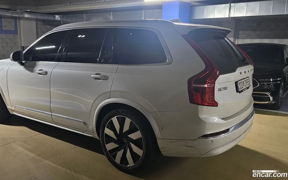 Volvo XC90 T8 2023 — thumbnail 2