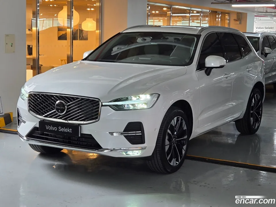 Volvo XC60 B5 2026 — фото 1, купить с доставкой в Москву