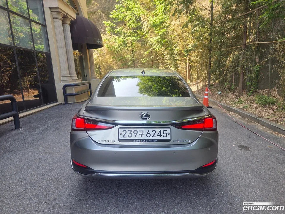 Lexus ES 300h 2025 — миниатюра 2