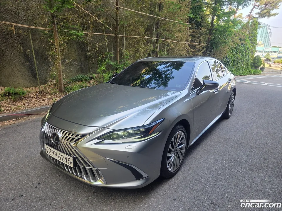 Lexus ES 300h 2025 — миниатюра 3