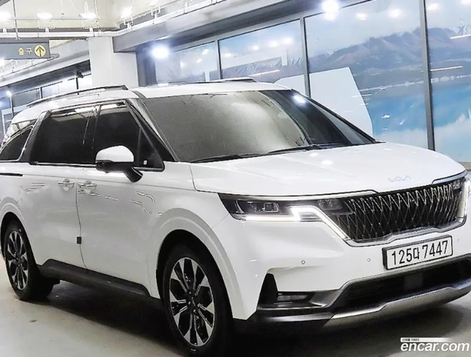 Kia Carnival 7 2022 — photo 1, buy with delivery to Moscow