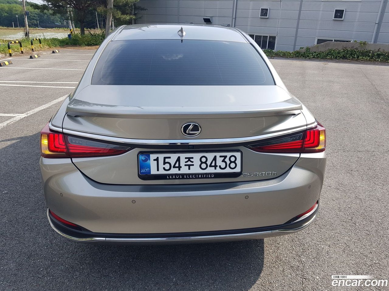 Lexus ES 300h 2025 — 4