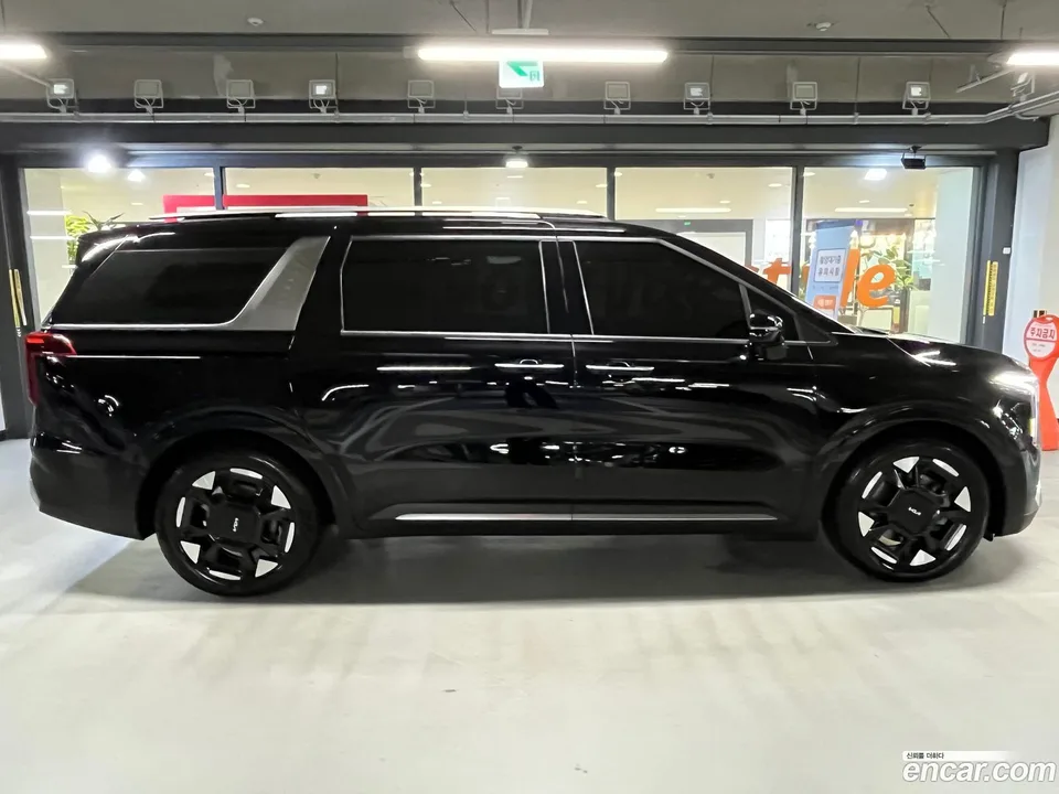 Kia Carnival 9 2024 — thumbnail 3
