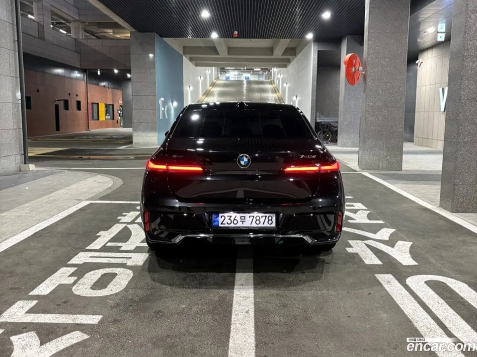 BMW 7 Series 740d xDrive M 2024 — thumbnail 4