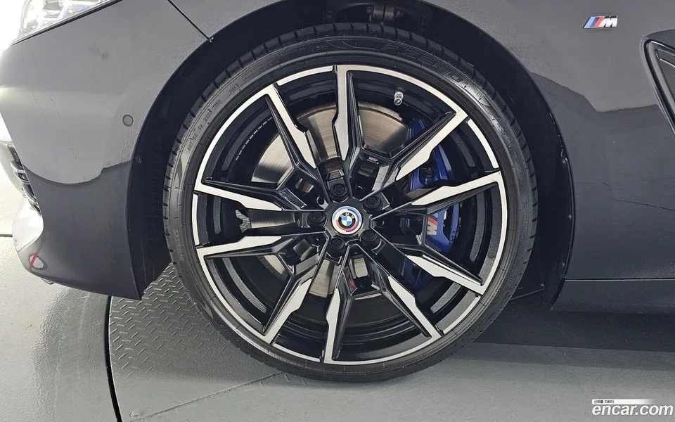 BMW 8 Series M850i xDrive 2023 — миниатюра 5