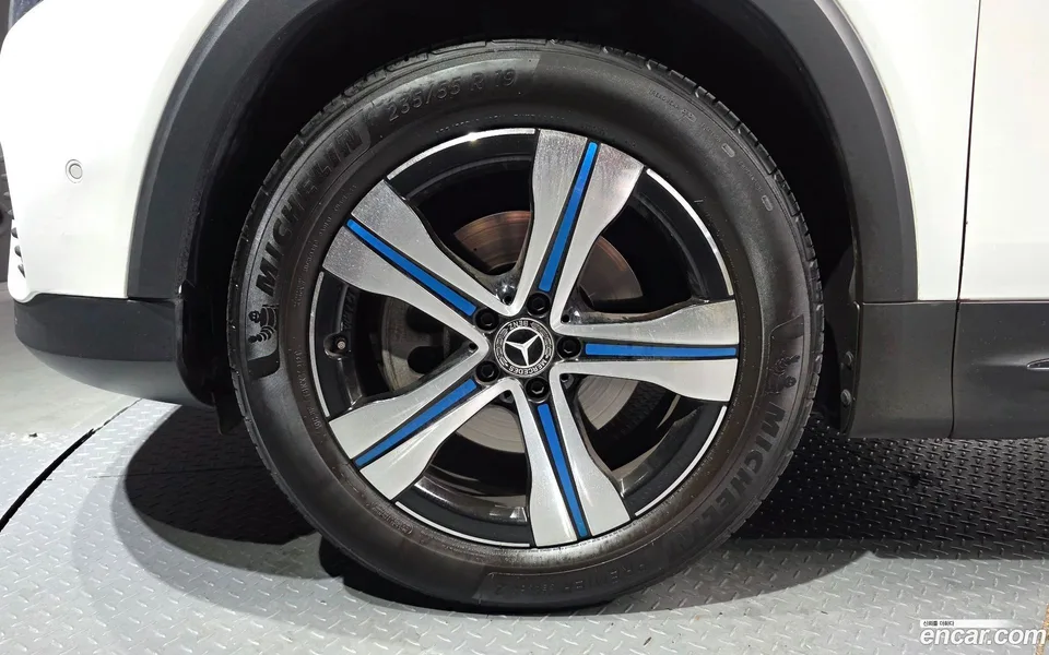 Mercedes-Benz EQB EQB300 4MATIC 2023 — миниатюра 2