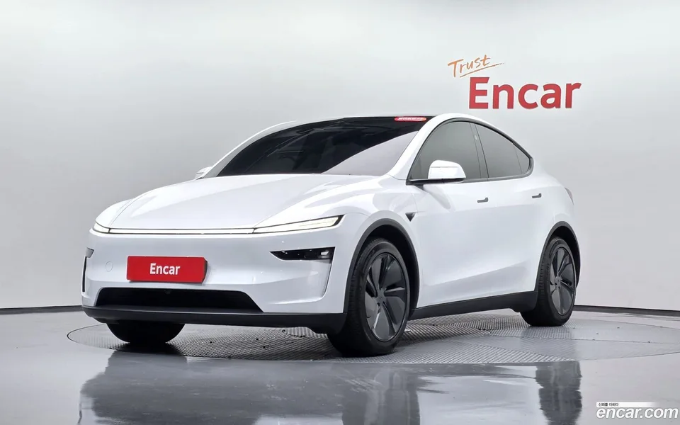 Tesla Model Y 2025