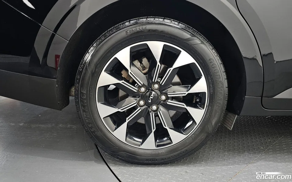 Kia Carnival 9 2023 — thumbnail 5