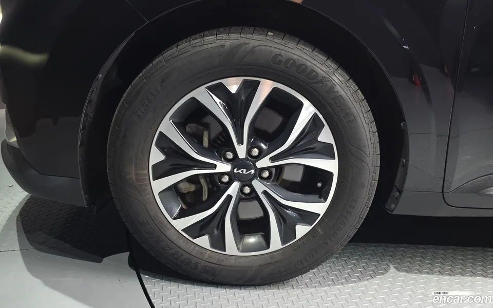 Kia Carnival 9 2022 — thumbnail 2