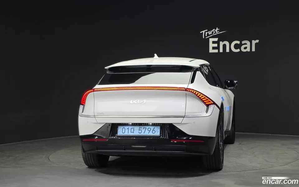 Kia EV6 2023 — thumbnail 4