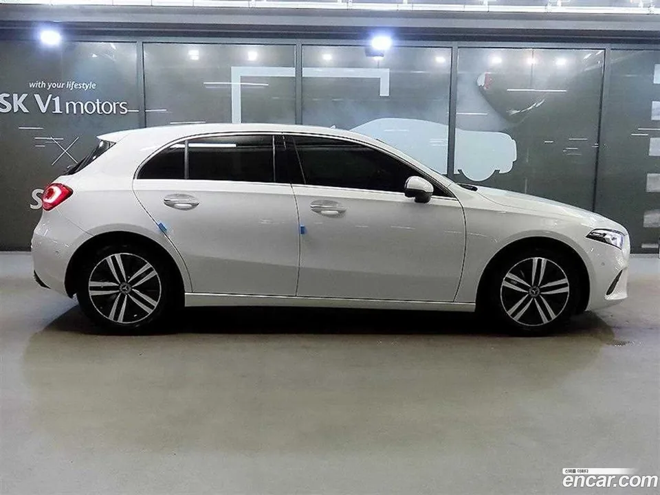 Mercedes-Benz A-Class A220 2022 — thumbnail 3