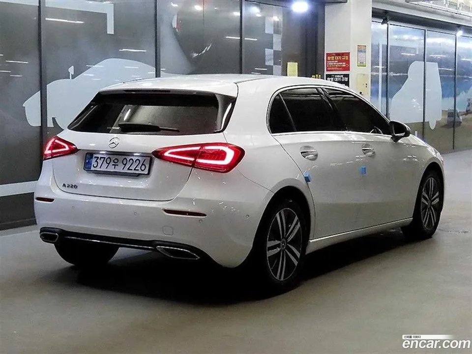 Mercedes-Benz A-Class A220 2022 — thumbnail 4