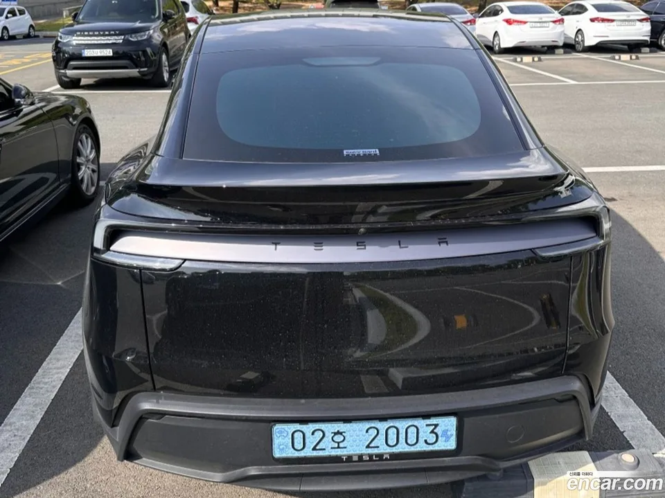 Tesla Model Y RWD 2025 — thumbnail 4