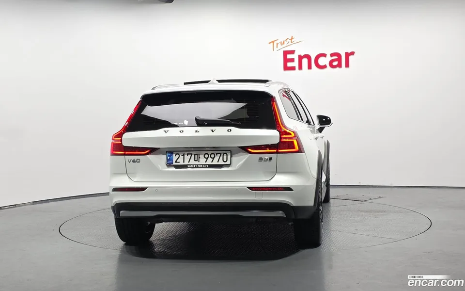 Volvo V60 Cross Country B5 AWD 2023 — thumbnail 4