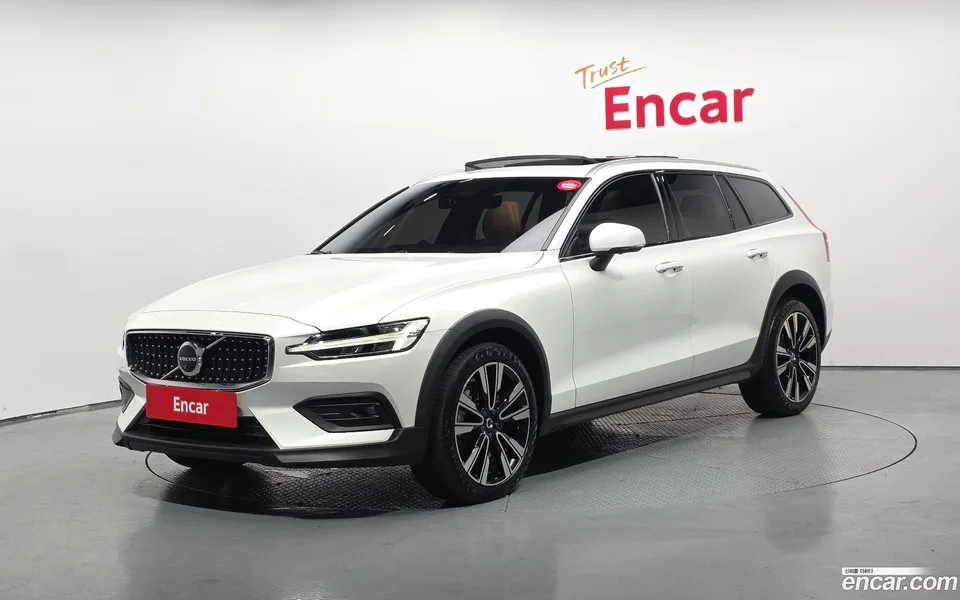 Volvo V60 Cross Country 2023