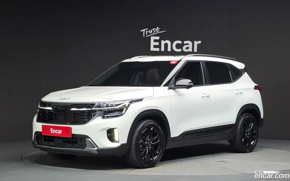 Kia Seltos 2.0 2WD 2022 — photo 1, buy with delivery to Moscow