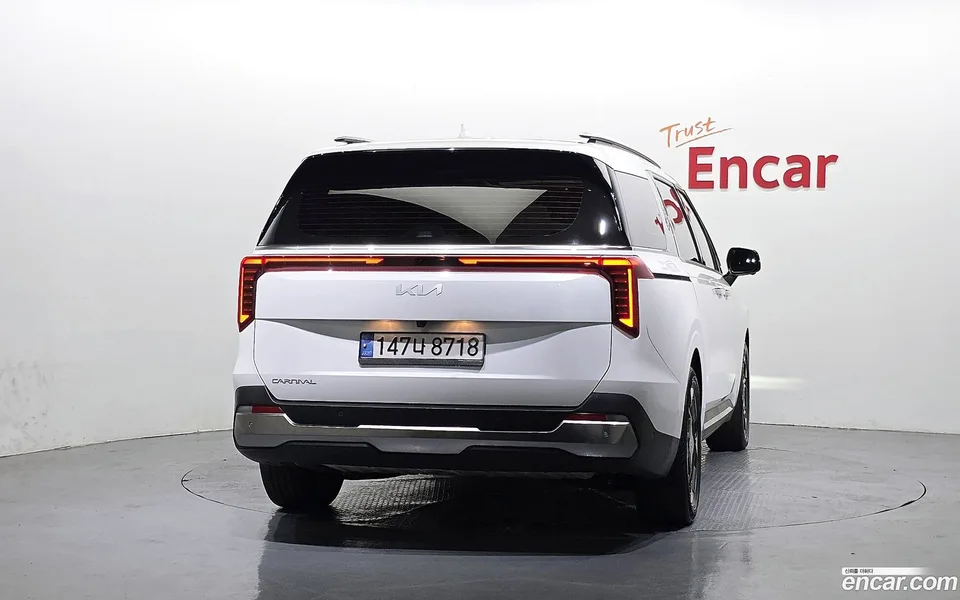 Kia Carnival 7 2024 — thumbnail 4