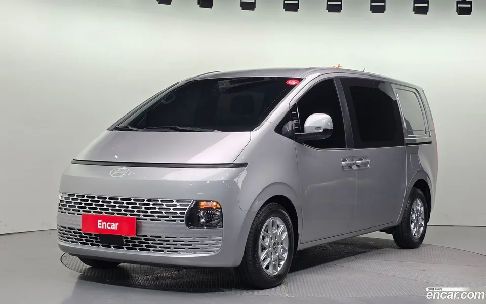 Hyundai Staria 5 2024 — photo 1, buy with delivery to Moscow