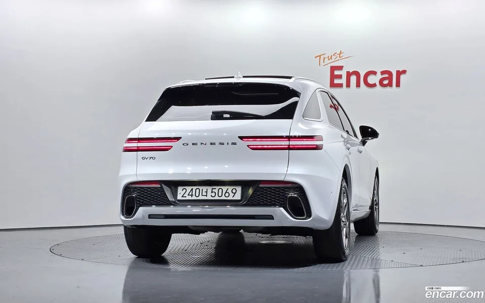Genesis GV70 2.5T 2WD 2023 — миниатюра 4