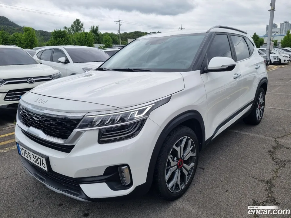 Kia Seltos 1.6 2WD 2022 — photo 1, buy with delivery to Moscow