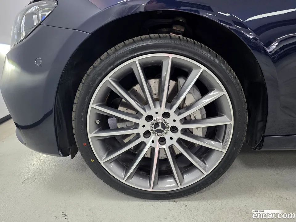 Mercedes-Benz E-Class E350 4MATIC AMG Line 2022 — thumbnail 2