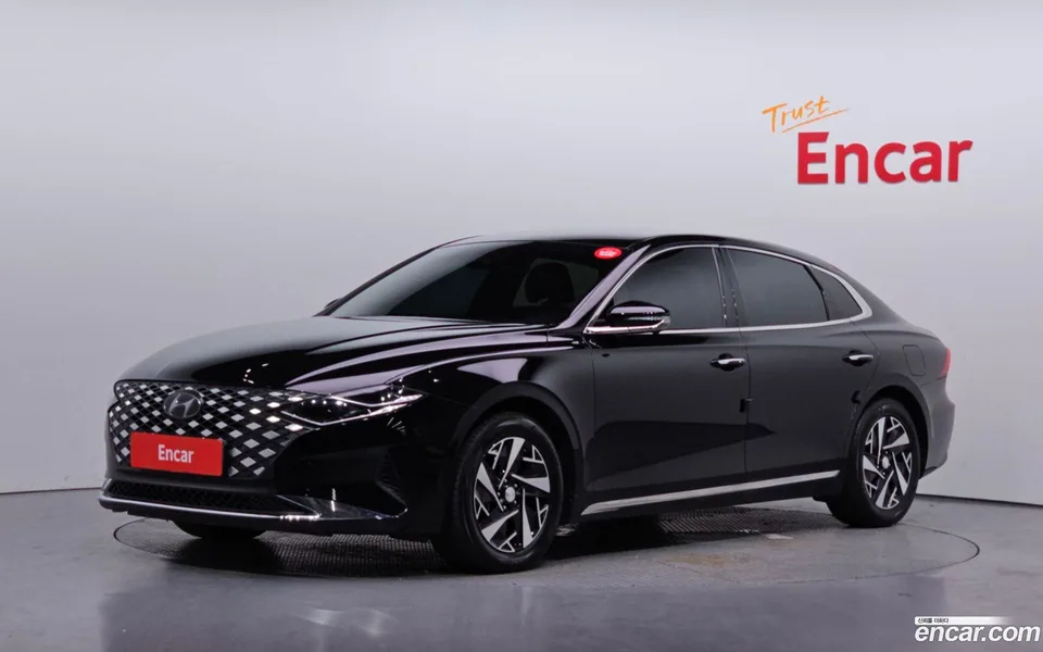 Hyundai Grandeur IG Hybrid 2022 — photo 1, buy with delivery to Moscow