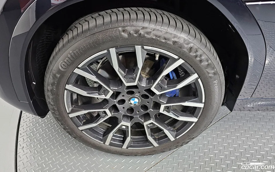 BMW X6 xDrive40i M 2025 — thumbnail 2