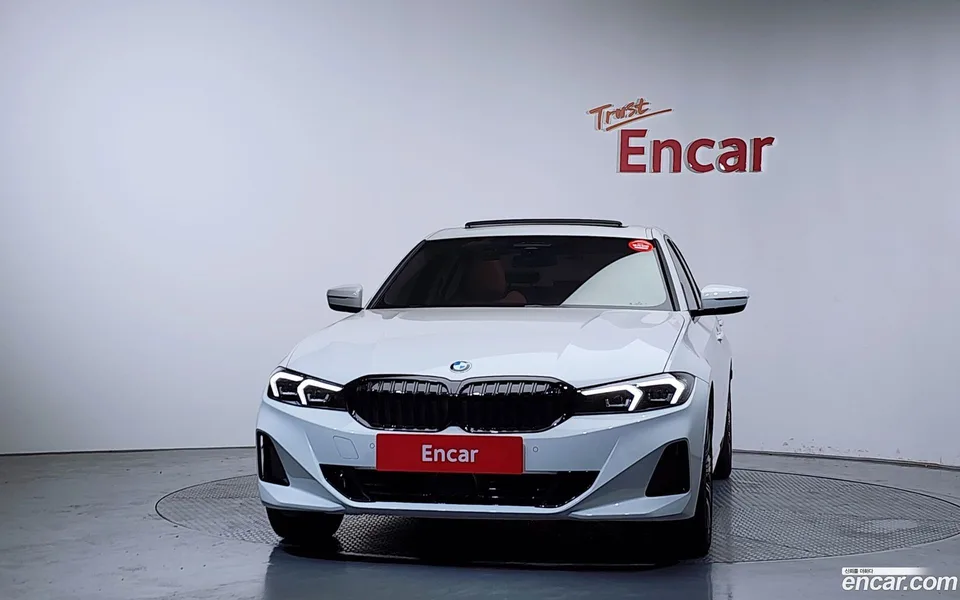 BMW 3 Series 320i 2025 — thumbnail 3