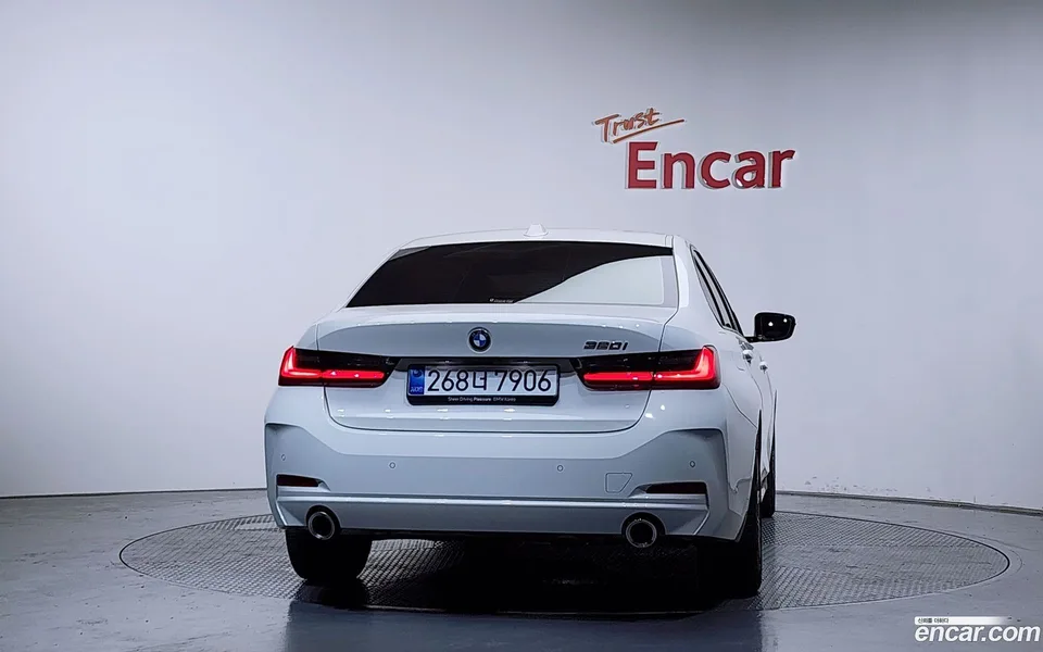 BMW 3 Series 320i 2025 — thumbnail 4