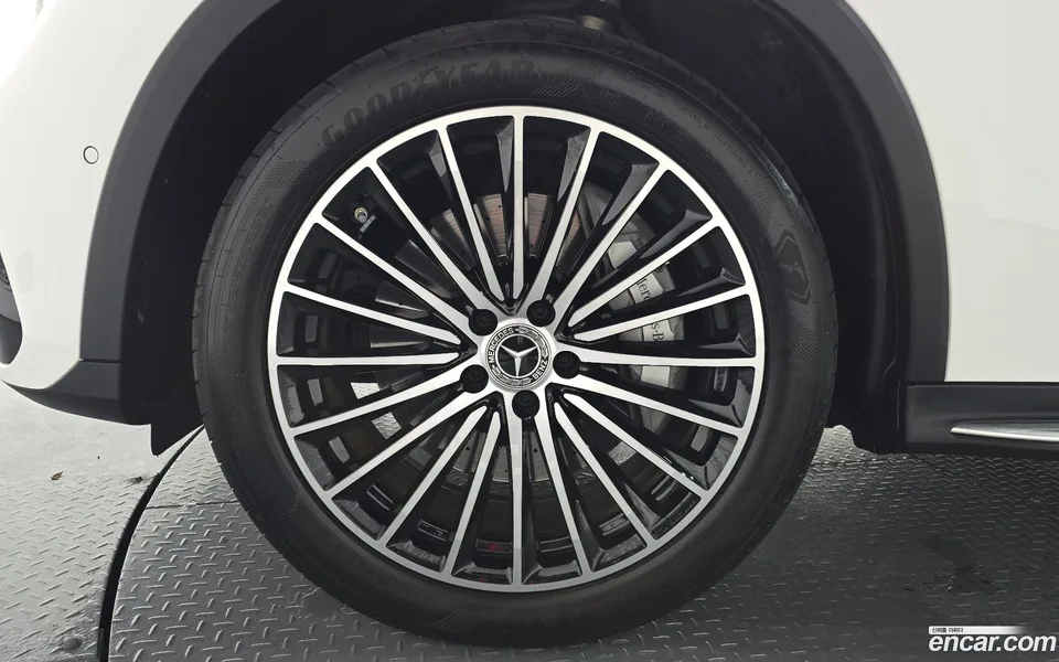 Mercedes-Benz GLC-Class GLC300 4MATIC AMG Line 2024 — миниатюра 5