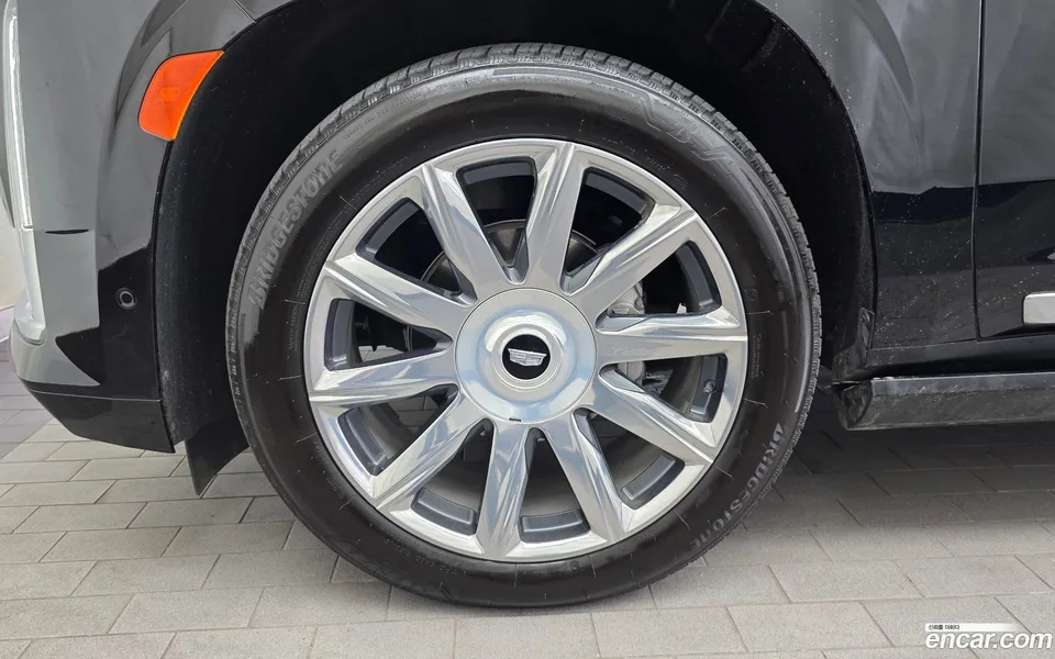 Cadillac Escalade 6.2 ESV 2023 — миниатюра 2