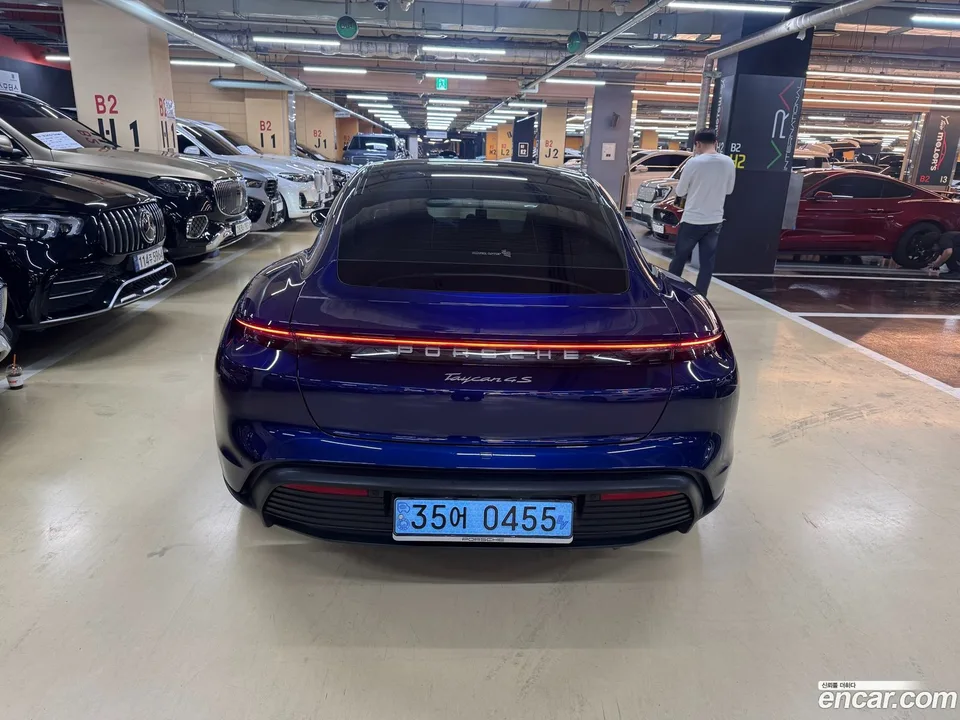 Porsche Taycan 4S 2023 — миниатюра 4