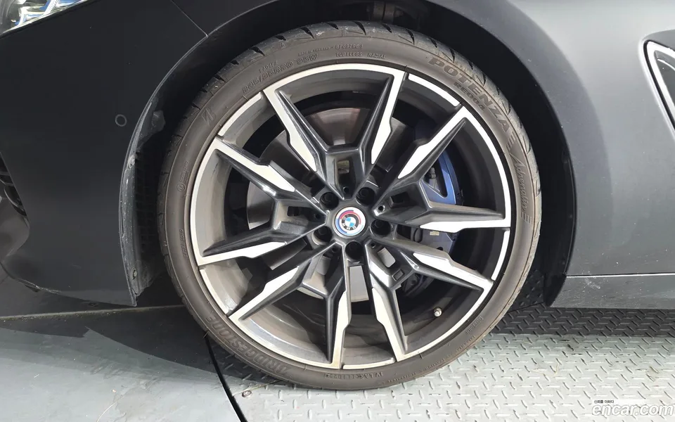 BMW 8 Series M850i xDrive 2024 — миниатюра 5