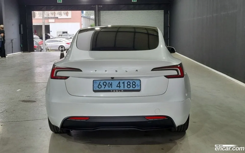 Tesla Model 3 RWD 2026 — thumbnail 4
