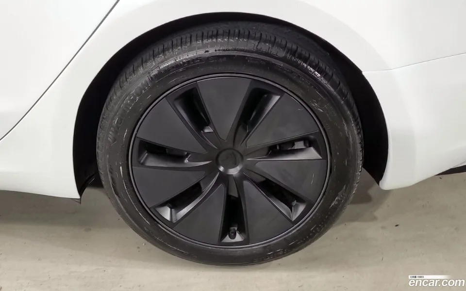 Tesla Model 3 RWD 2026 — thumbnail 5