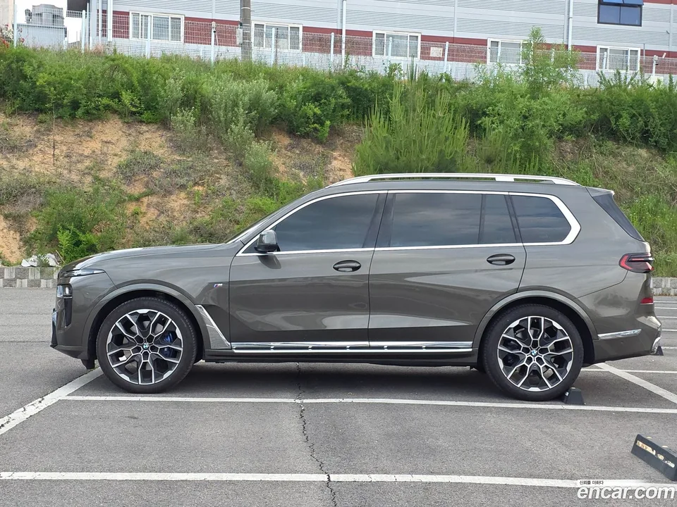 BMW X7 xDrive 40i M 7 2025 — миниатюра 2