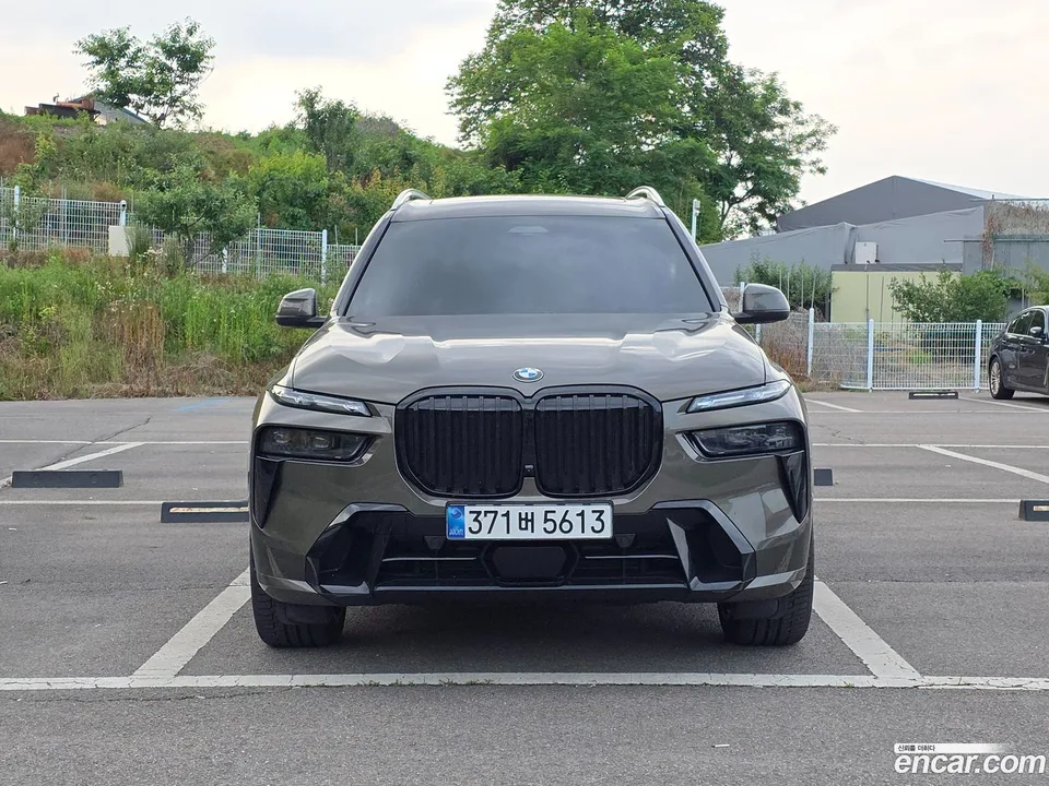 BMW X7 xDrive 40i M 7 2025 — миниатюра 3