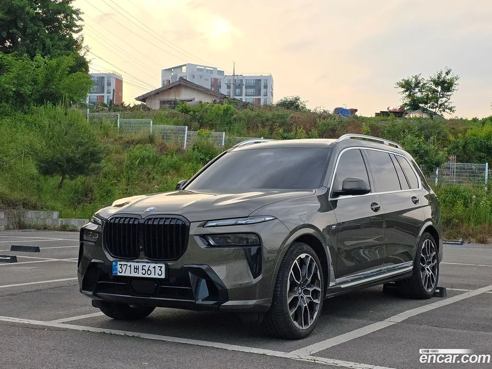 BMW X7 xDrive 40i M 7 2025 — фото 1, купить с доставкой в Москву
